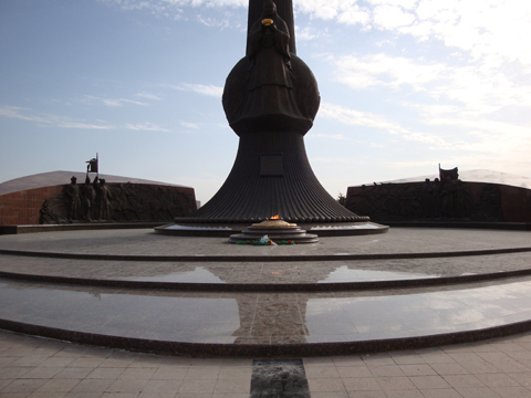 Монумент «Отан коргаушылары» в г. Астана