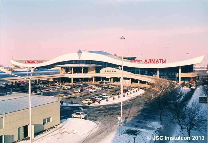 Здание пассажирского терминала в аэропорту г. Алматы